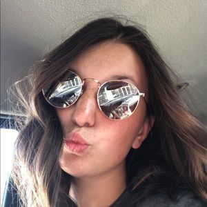 Meet your Posher, Lily